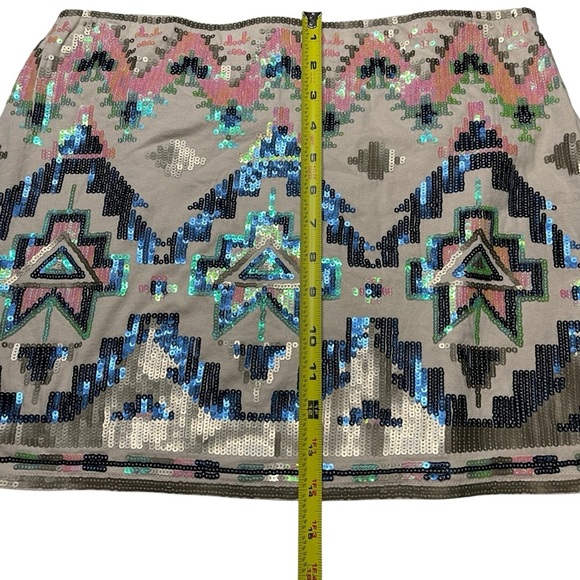 ❄️3/$20 EXPRESS Tan Aztec Tribal Boho Multicolor Sequin Print Mini Skirt, Small - Picture 7 of 9